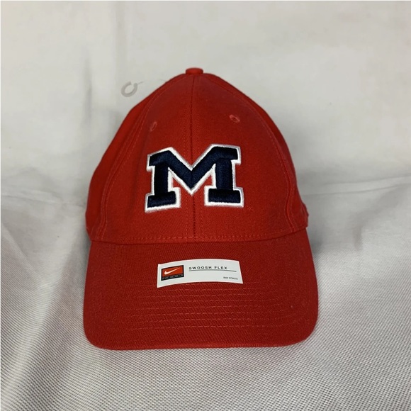 Nike Swoosh Flex Womens Baseball Golf Cap Hat Sports Embroidered Letter M Red - Picture 1 of 4